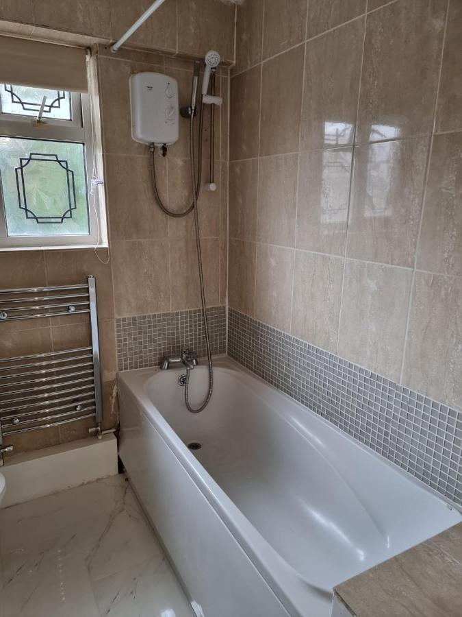 Crane Home In Dagenham With Free Wi Fi Экстерьер фото