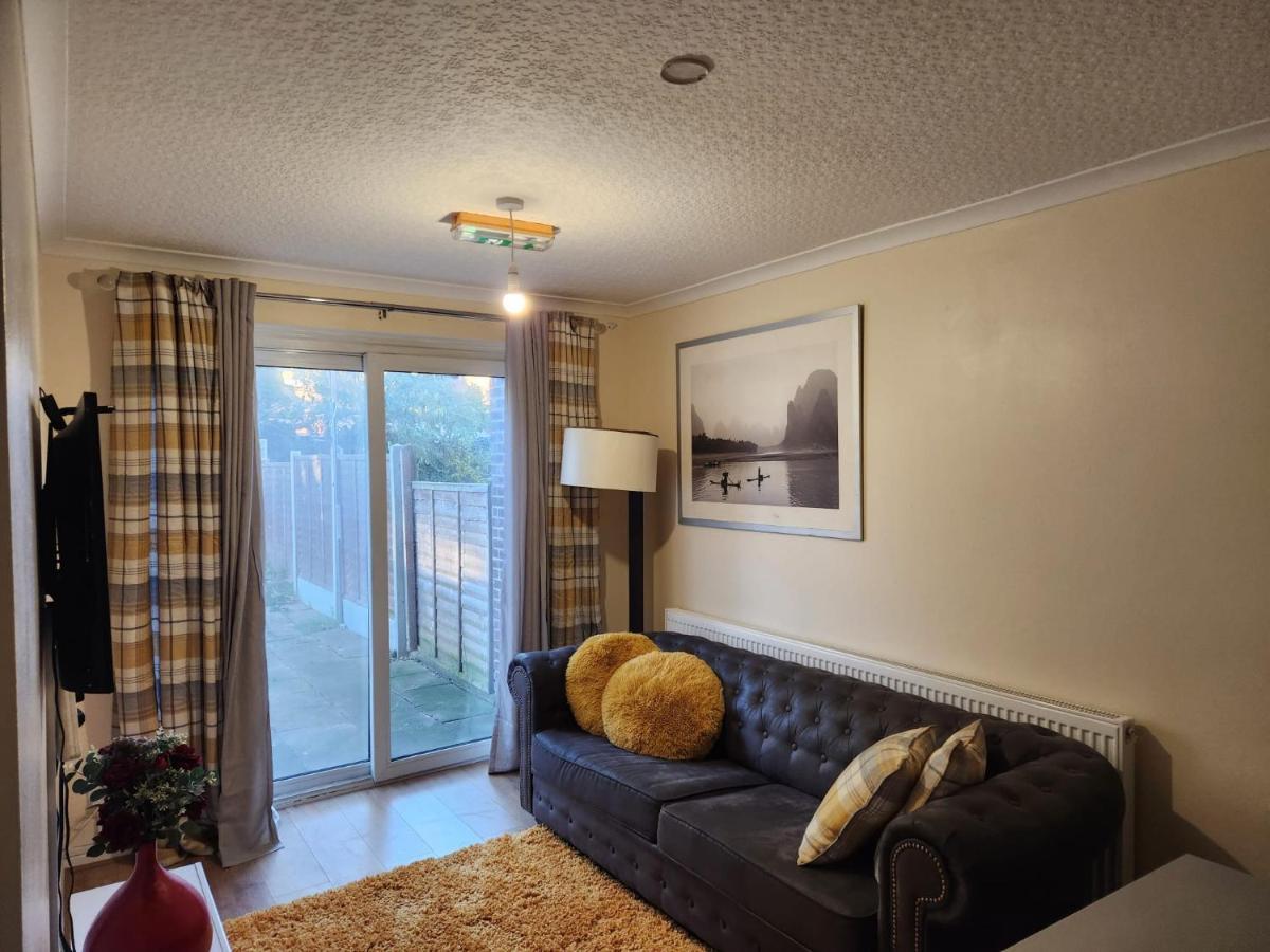 Crane Home In Dagenham With Free Wi Fi Экстерьер фото
